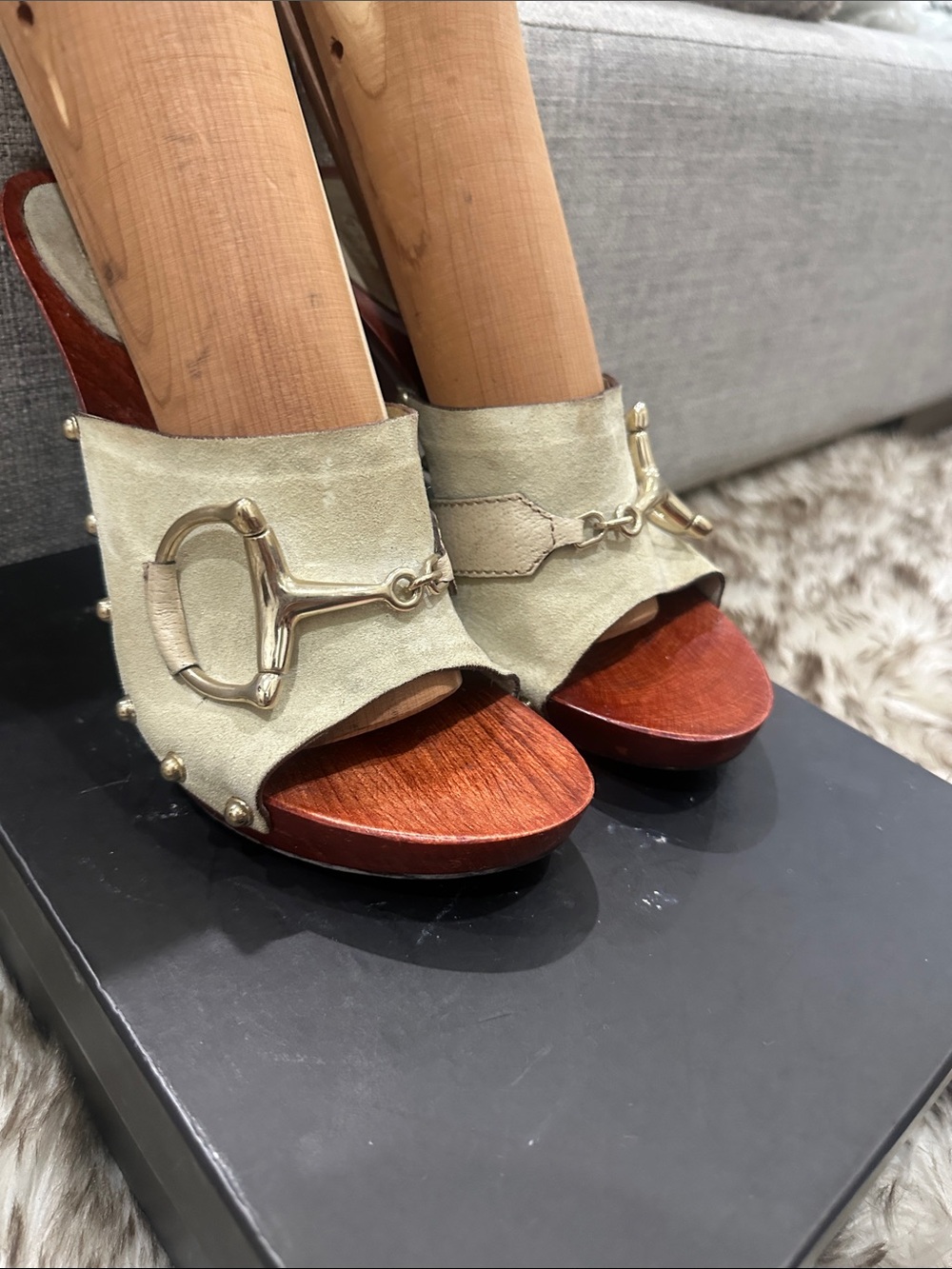 GUCCI Beige Suede gold Horsebit & studded Wood-Platform Mules - Picture 2 of 9
